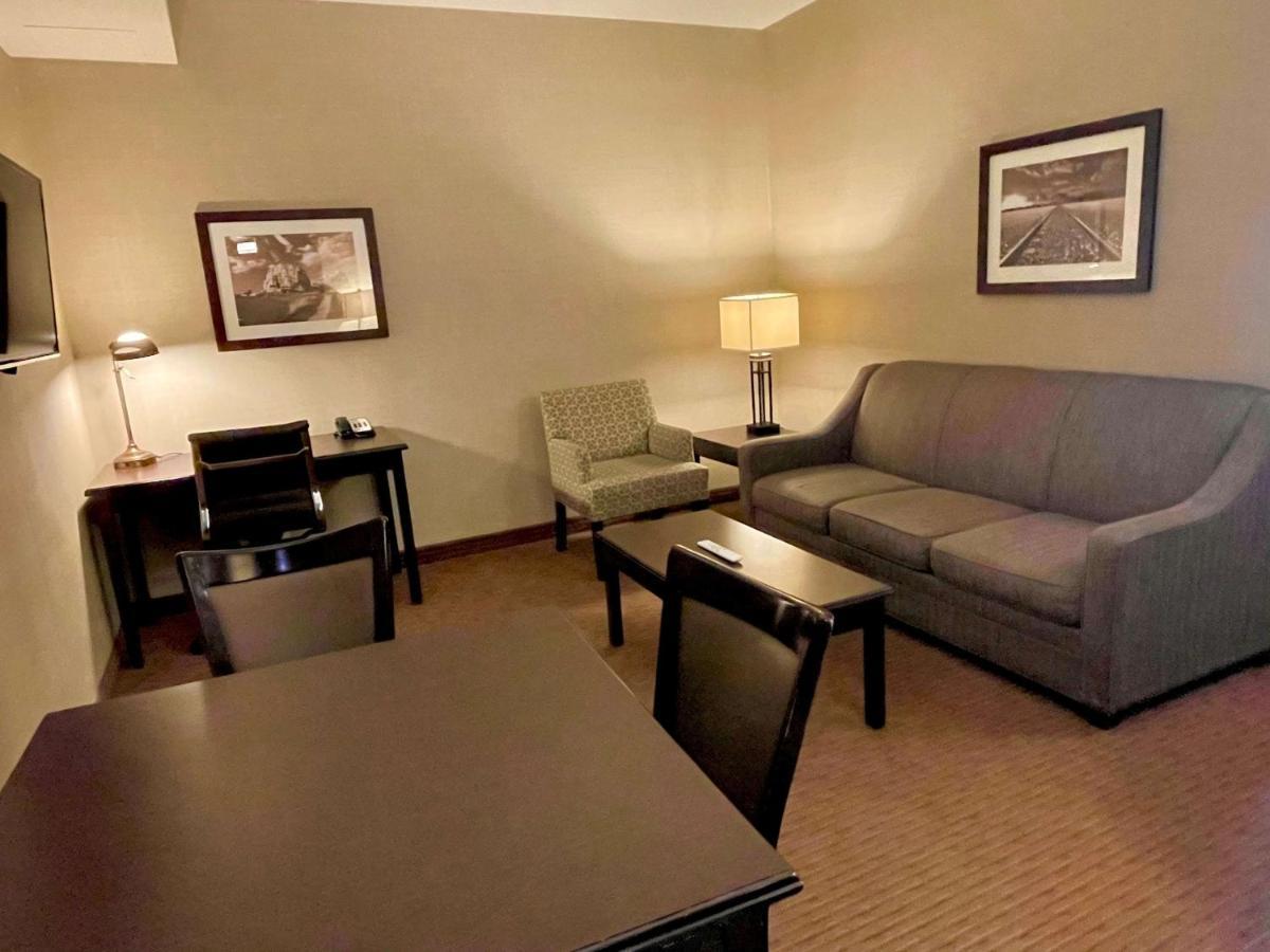 Best Western Plus Okotoks Inn & Suites Exteriér fotografie