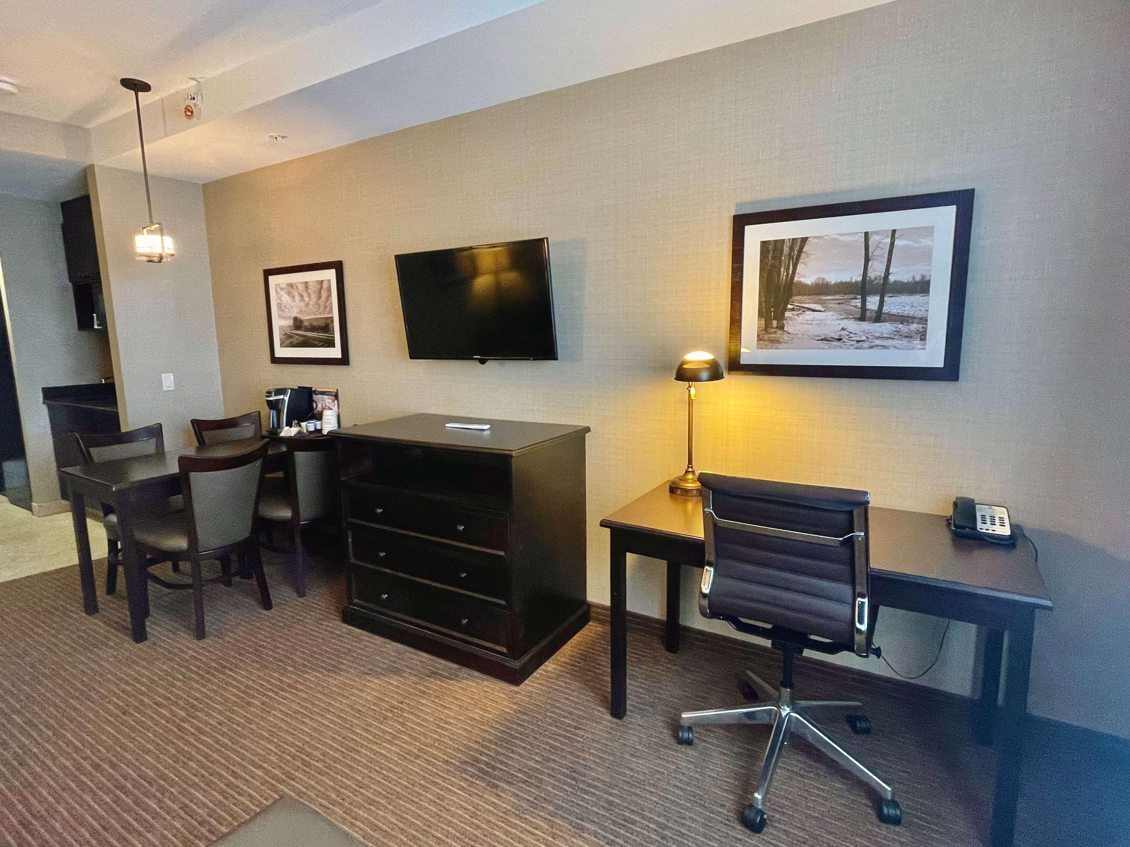 Best Western Plus Okotoks Inn & Suites Exteriér fotografie