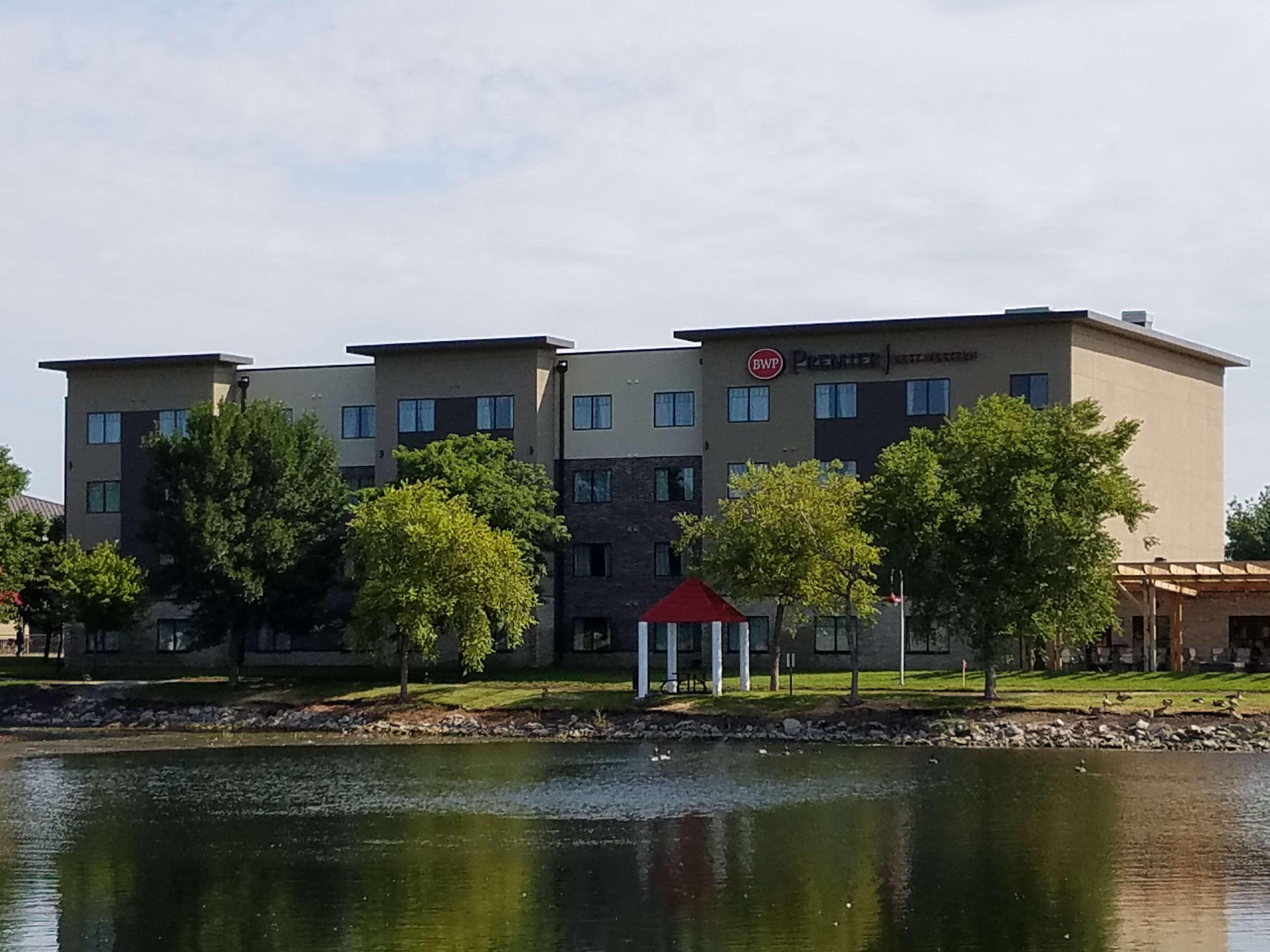 Best Western Plus Okotoks Inn & Suites Exteriér fotografie