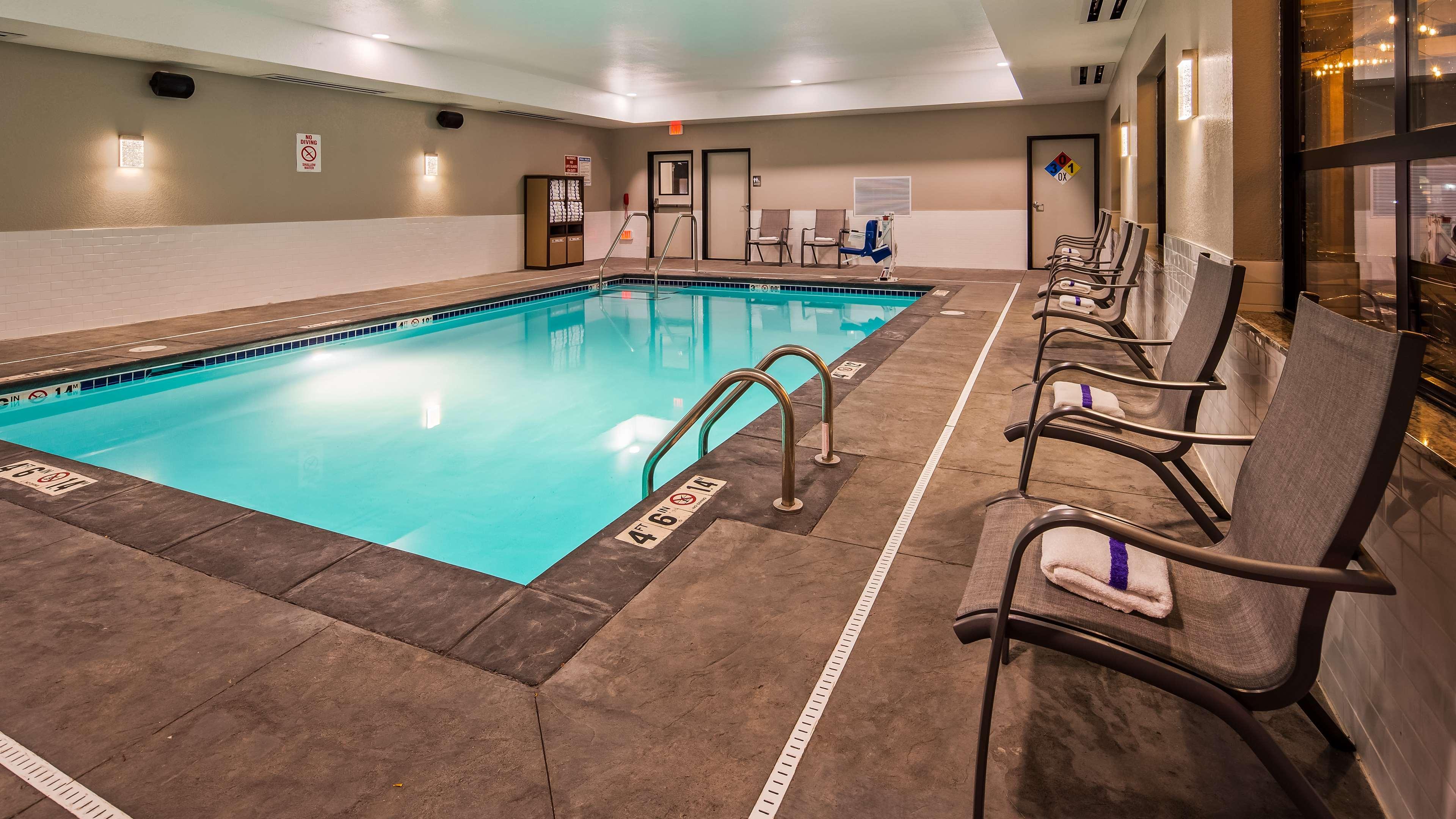 Best Western Plus Okotoks Inn & Suites Exteriér fotografie