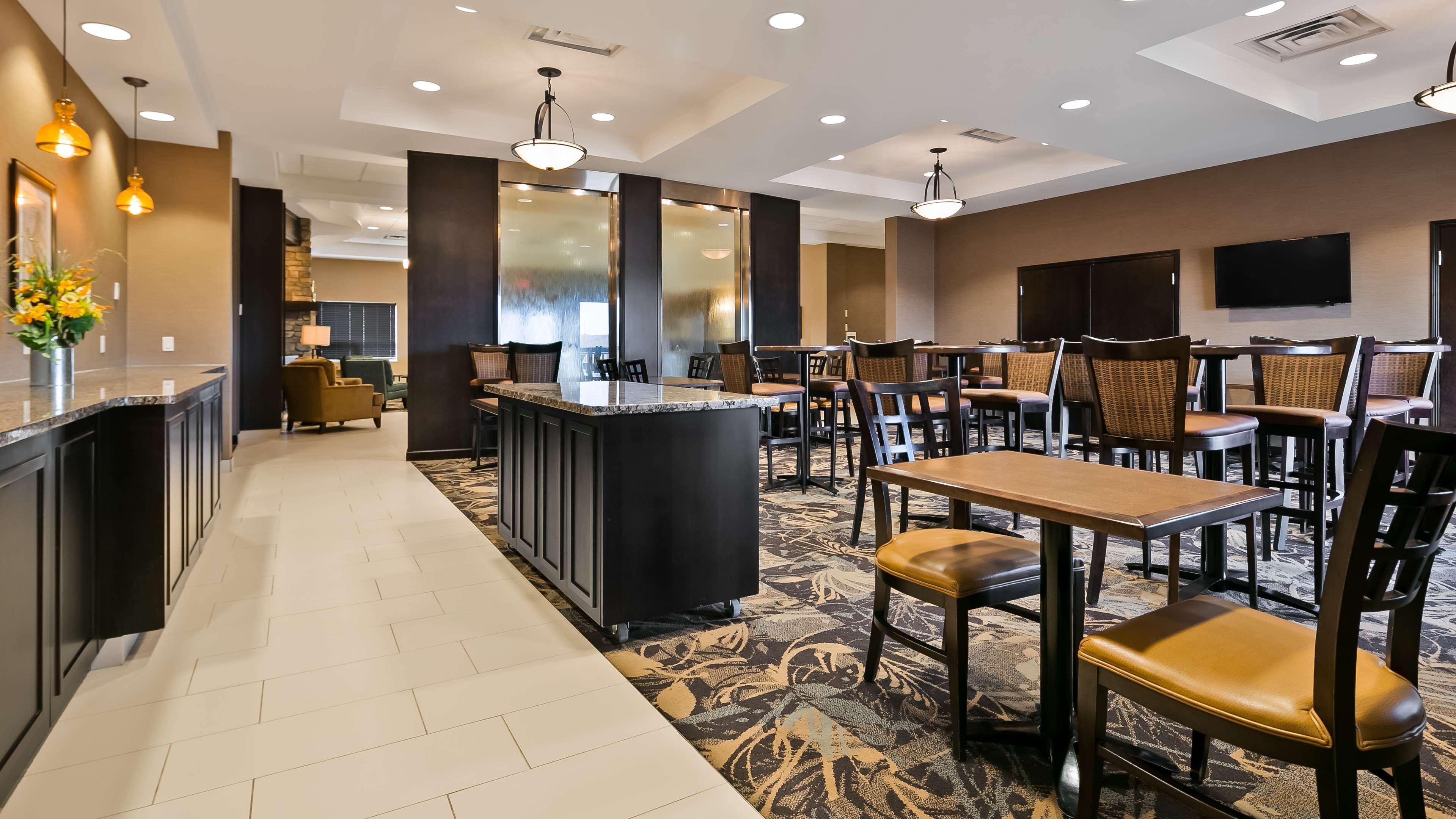 Best Western Plus Okotoks Inn & Suites Exteriér fotografie